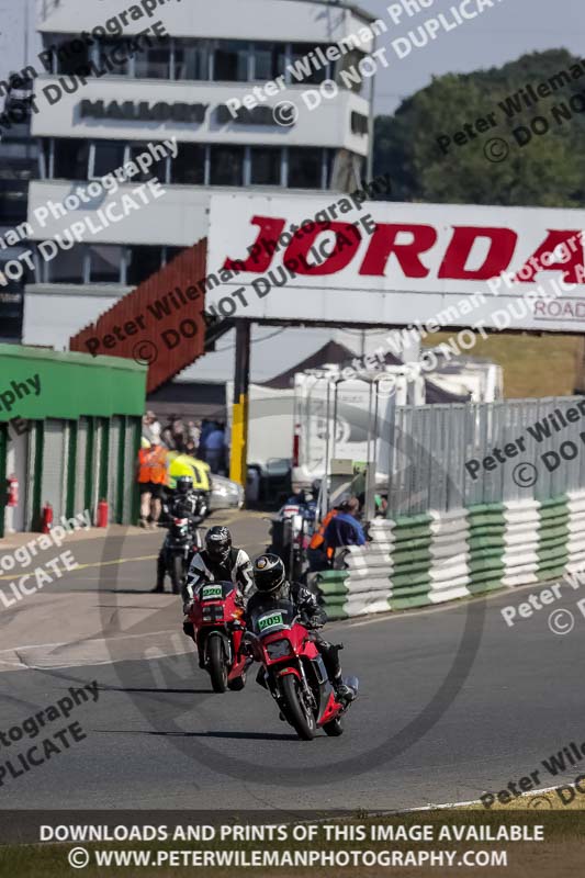 Vintage motorcycle club;eventdigitalimages;mallory park;mallory park trackday photographs;no limits trackdays;peter wileman photography;trackday digital images;trackday photos;vmcc festival 1000 bikes photographs