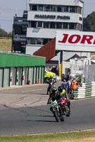 Vintage-motorcycle-club;eventdigitalimages;mallory-park;mallory-park-trackday-photographs;no-limits-trackdays;peter-wileman-photography;trackday-digital-images;trackday-photos;vmcc-festival-1000-bikes-photographs