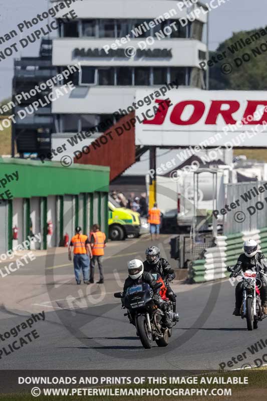 Vintage motorcycle club;eventdigitalimages;mallory park;mallory park trackday photographs;no limits trackdays;peter wileman photography;trackday digital images;trackday photos;vmcc festival 1000 bikes photographs
