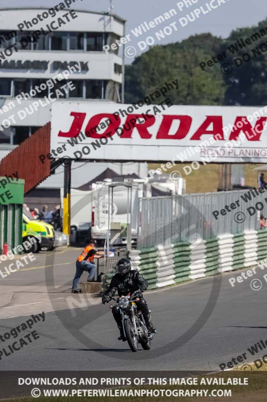Vintage motorcycle club;eventdigitalimages;mallory park;mallory park trackday photographs;no limits trackdays;peter wileman photography;trackday digital images;trackday photos;vmcc festival 1000 bikes photographs