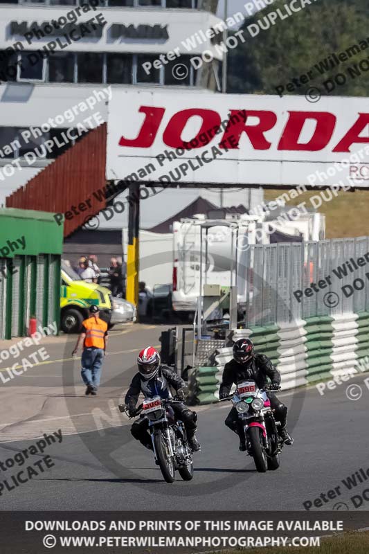 Vintage motorcycle club;eventdigitalimages;mallory park;mallory park trackday photographs;no limits trackdays;peter wileman photography;trackday digital images;trackday photos;vmcc festival 1000 bikes photographs