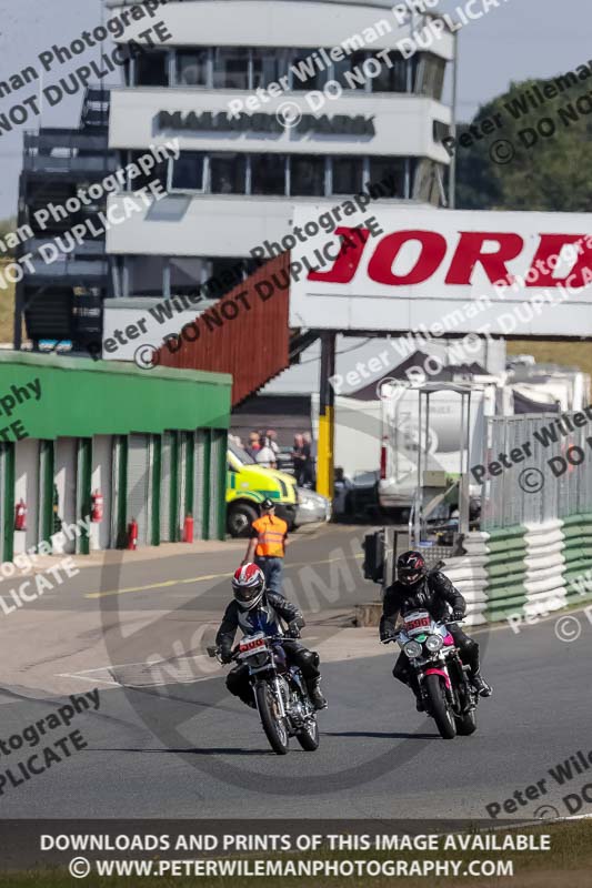 Vintage motorcycle club;eventdigitalimages;mallory park;mallory park trackday photographs;no limits trackdays;peter wileman photography;trackday digital images;trackday photos;vmcc festival 1000 bikes photographs