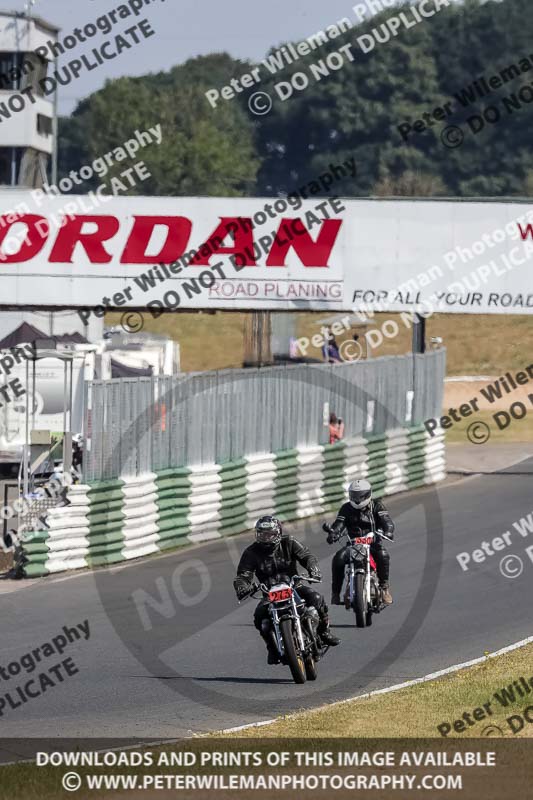 Vintage motorcycle club;eventdigitalimages;mallory park;mallory park trackday photographs;no limits trackdays;peter wileman photography;trackday digital images;trackday photos;vmcc festival 1000 bikes photographs