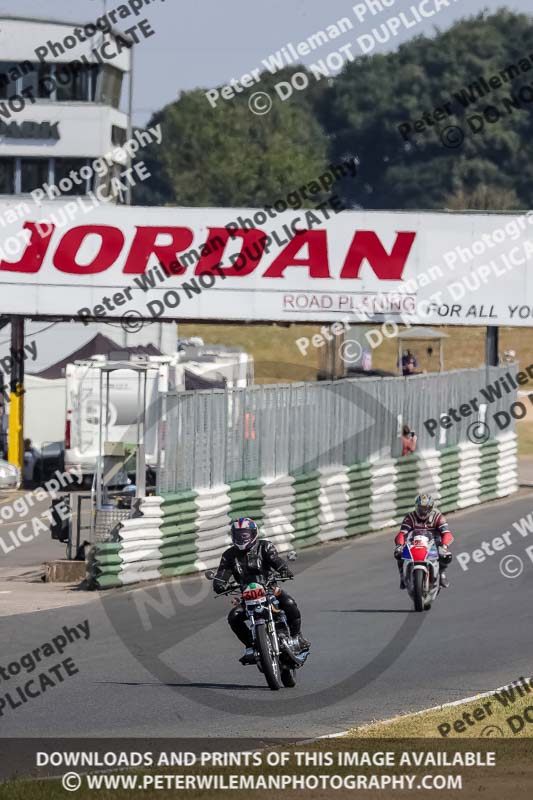 Vintage motorcycle club;eventdigitalimages;mallory park;mallory park trackday photographs;no limits trackdays;peter wileman photography;trackday digital images;trackday photos;vmcc festival 1000 bikes photographs
