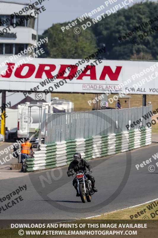 Vintage motorcycle club;eventdigitalimages;mallory park;mallory park trackday photographs;no limits trackdays;peter wileman photography;trackday digital images;trackday photos;vmcc festival 1000 bikes photographs
