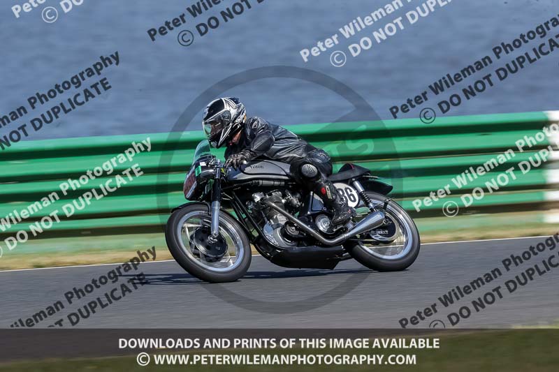 Vintage motorcycle club;eventdigitalimages;mallory park;mallory park trackday photographs;no limits trackdays;peter wileman photography;trackday digital images;trackday photos;vmcc festival 1000 bikes photographs