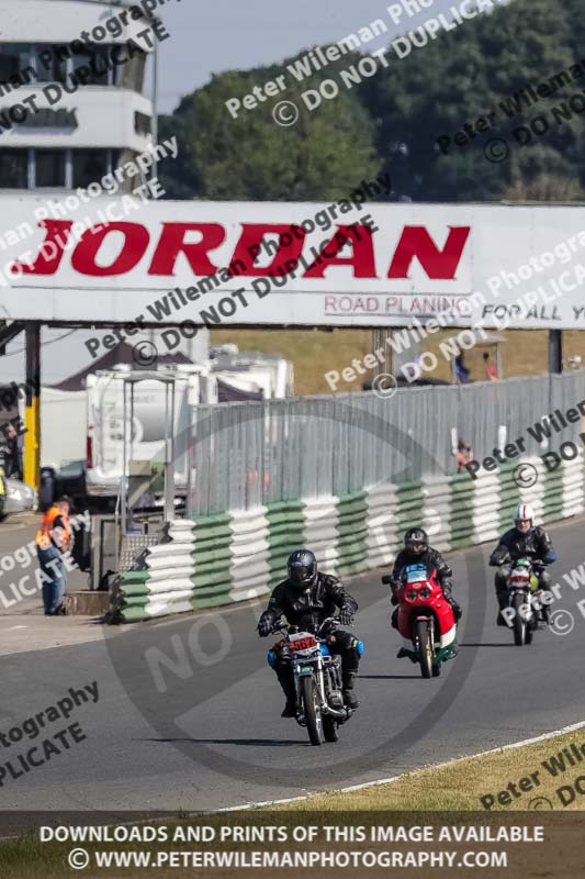 Vintage motorcycle club;eventdigitalimages;mallory park;mallory park trackday photographs;no limits trackdays;peter wileman photography;trackday digital images;trackday photos;vmcc festival 1000 bikes photographs