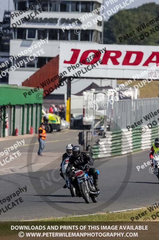 Vintage motorcycle club;eventdigitalimages;mallory park;mallory park trackday photographs;no limits trackdays;peter wileman photography;trackday digital images;trackday photos;vmcc festival 1000 bikes photographs
