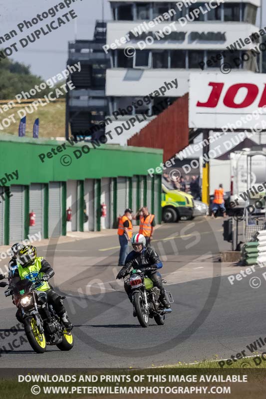 Vintage motorcycle club;eventdigitalimages;mallory park;mallory park trackday photographs;no limits trackdays;peter wileman photography;trackday digital images;trackday photos;vmcc festival 1000 bikes photographs