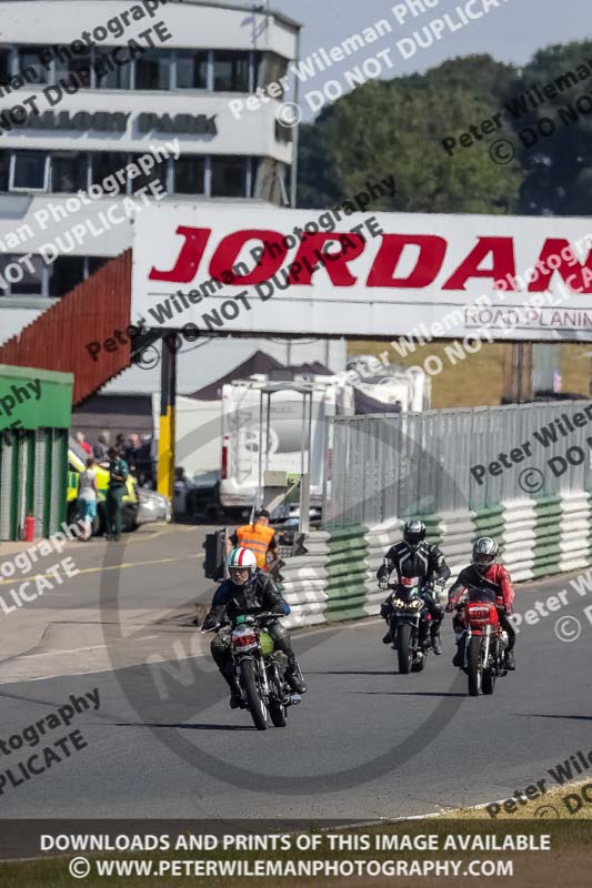 Vintage motorcycle club;eventdigitalimages;mallory park;mallory park trackday photographs;no limits trackdays;peter wileman photography;trackday digital images;trackday photos;vmcc festival 1000 bikes photographs