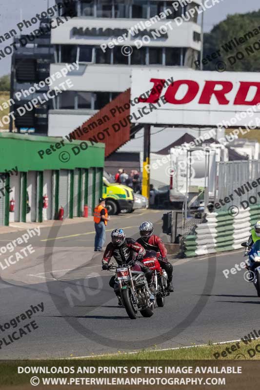 Vintage motorcycle club;eventdigitalimages;mallory park;mallory park trackday photographs;no limits trackdays;peter wileman photography;trackday digital images;trackday photos;vmcc festival 1000 bikes photographs