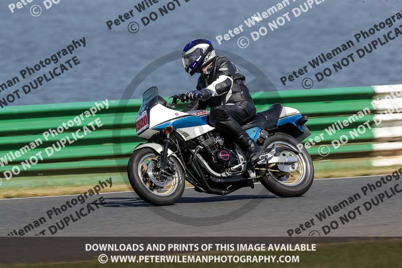 Vintage motorcycle club;eventdigitalimages;mallory park;mallory park trackday photographs;no limits trackdays;peter wileman photography;trackday digital images;trackday photos;vmcc festival 1000 bikes photographs