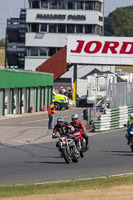 Vintage-motorcycle-club;eventdigitalimages;mallory-park;mallory-park-trackday-photographs;no-limits-trackdays;peter-wileman-photography;trackday-digital-images;trackday-photos;vmcc-festival-1000-bikes-photographs