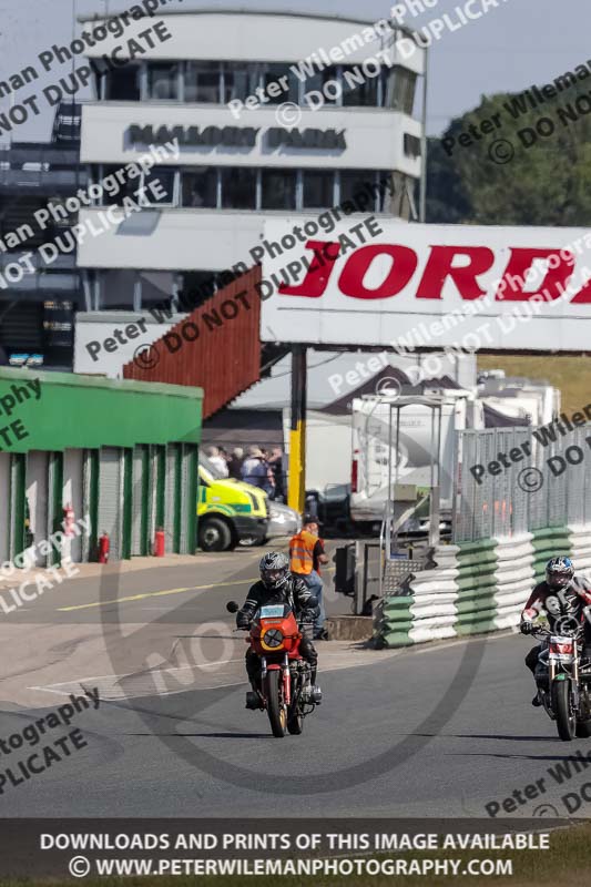 Vintage motorcycle club;eventdigitalimages;mallory park;mallory park trackday photographs;no limits trackdays;peter wileman photography;trackday digital images;trackday photos;vmcc festival 1000 bikes photographs
