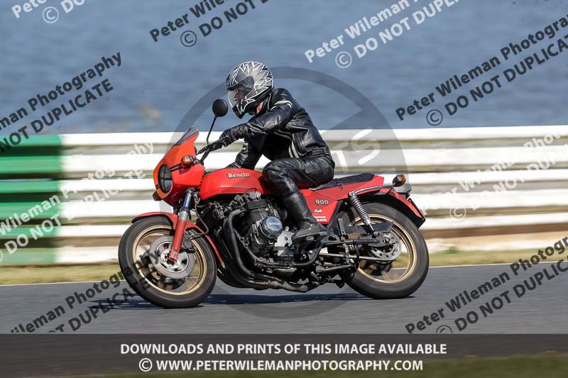 Vintage motorcycle club;eventdigitalimages;mallory park;mallory park trackday photographs;no limits trackdays;peter wileman photography;trackday digital images;trackday photos;vmcc festival 1000 bikes photographs