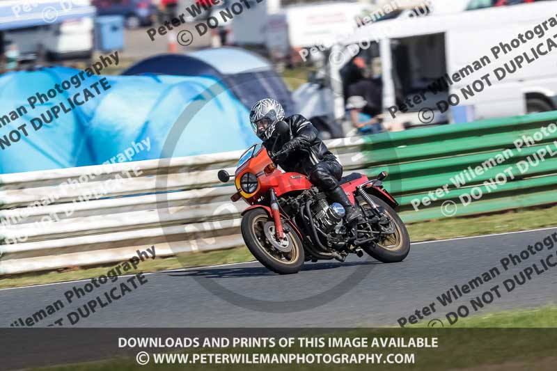 Vintage motorcycle club;eventdigitalimages;mallory park;mallory park trackday photographs;no limits trackdays;peter wileman photography;trackday digital images;trackday photos;vmcc festival 1000 bikes photographs