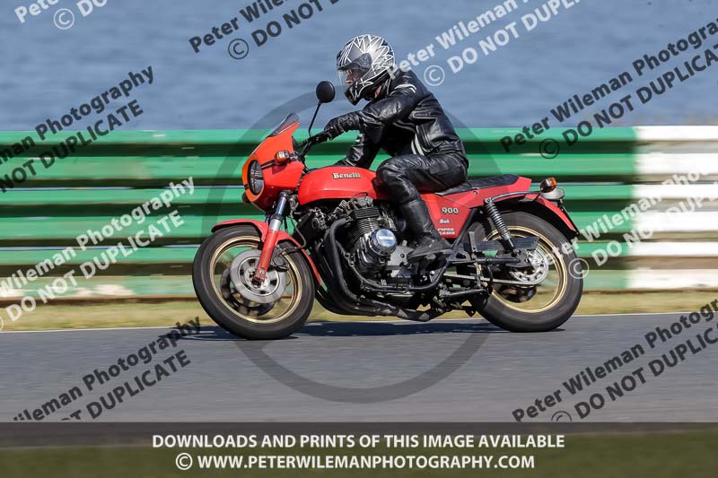 Vintage motorcycle club;eventdigitalimages;mallory park;mallory park trackday photographs;no limits trackdays;peter wileman photography;trackday digital images;trackday photos;vmcc festival 1000 bikes photographs