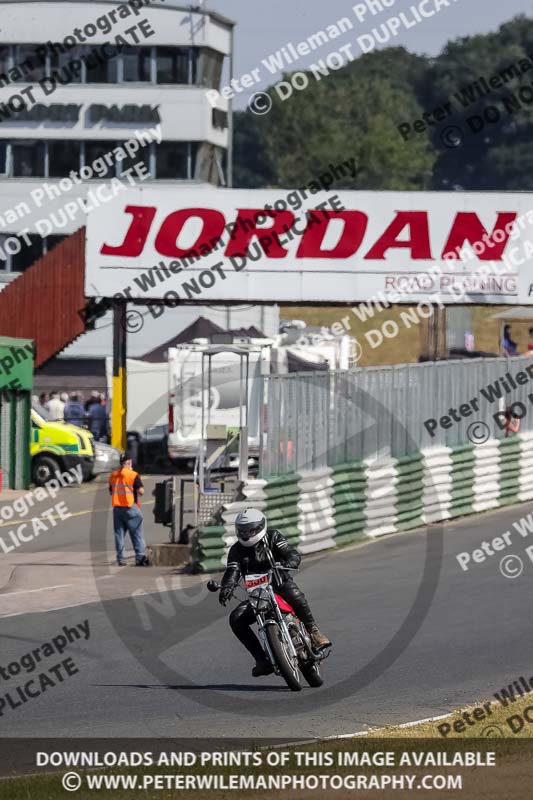Vintage motorcycle club;eventdigitalimages;mallory park;mallory park trackday photographs;no limits trackdays;peter wileman photography;trackday digital images;trackday photos;vmcc festival 1000 bikes photographs