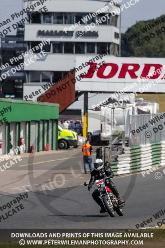 Vintage motorcycle club;eventdigitalimages;mallory park;mallory park trackday photographs;no limits trackdays;peter wileman photography;trackday digital images;trackday photos;vmcc festival 1000 bikes photographs