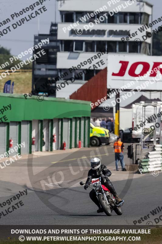 Vintage motorcycle club;eventdigitalimages;mallory park;mallory park trackday photographs;no limits trackdays;peter wileman photography;trackday digital images;trackday photos;vmcc festival 1000 bikes photographs