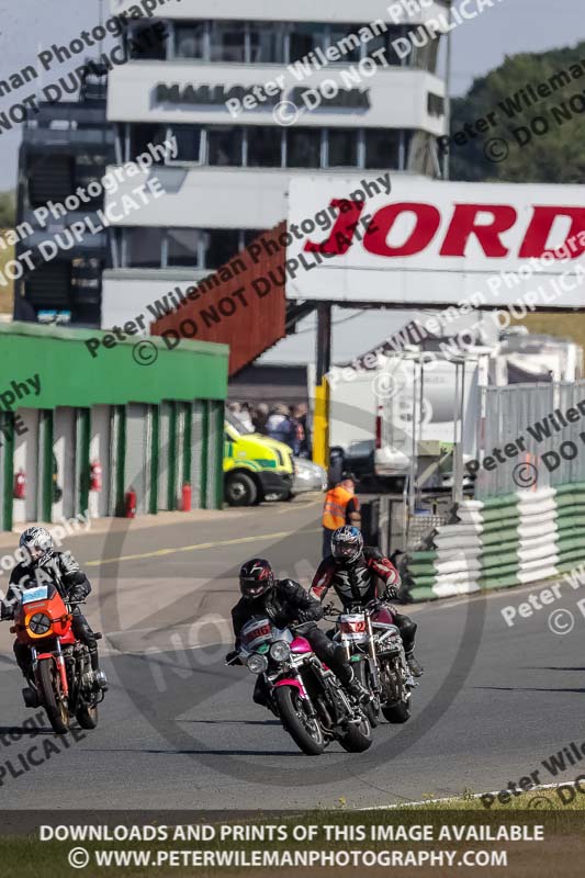 Vintage motorcycle club;eventdigitalimages;mallory park;mallory park trackday photographs;no limits trackdays;peter wileman photography;trackday digital images;trackday photos;vmcc festival 1000 bikes photographs