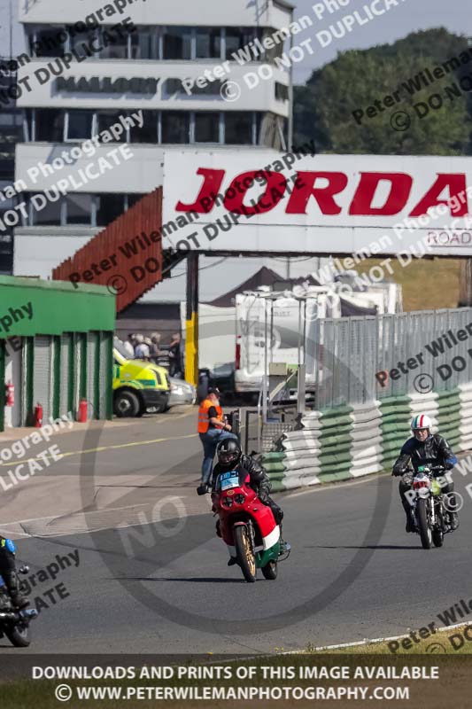 Vintage motorcycle club;eventdigitalimages;mallory park;mallory park trackday photographs;no limits trackdays;peter wileman photography;trackday digital images;trackday photos;vmcc festival 1000 bikes photographs