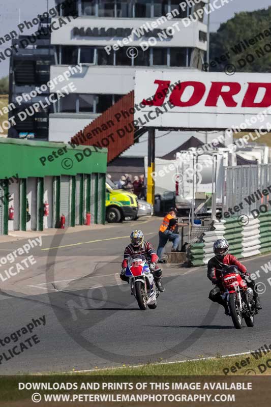 Vintage motorcycle club;eventdigitalimages;mallory park;mallory park trackday photographs;no limits trackdays;peter wileman photography;trackday digital images;trackday photos;vmcc festival 1000 bikes photographs