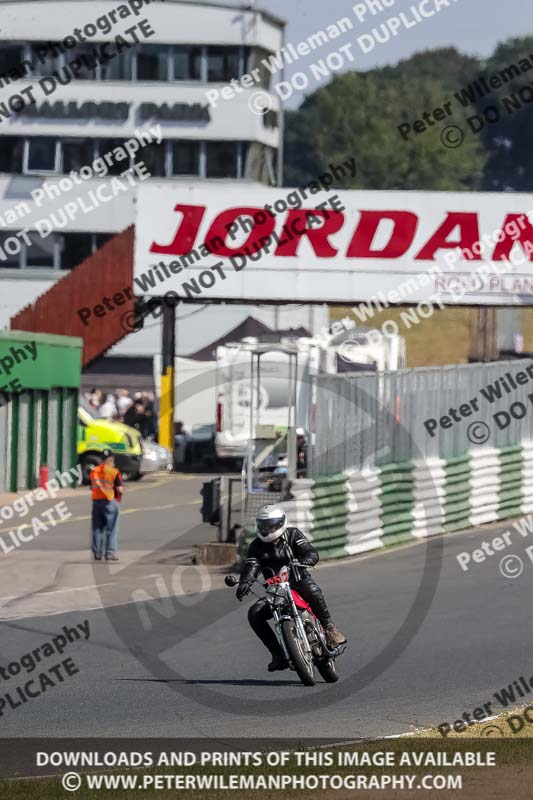 Vintage motorcycle club;eventdigitalimages;mallory park;mallory park trackday photographs;no limits trackdays;peter wileman photography;trackday digital images;trackday photos;vmcc festival 1000 bikes photographs