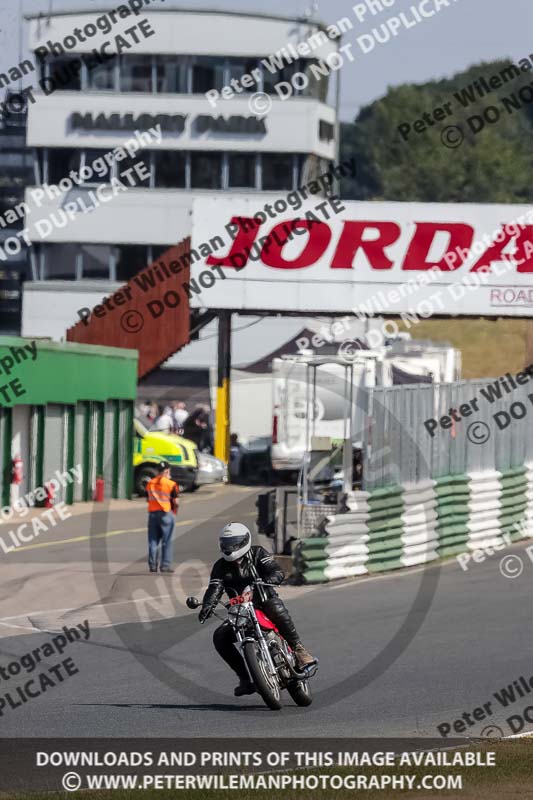 Vintage motorcycle club;eventdigitalimages;mallory park;mallory park trackday photographs;no limits trackdays;peter wileman photography;trackday digital images;trackday photos;vmcc festival 1000 bikes photographs