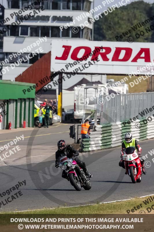 Vintage motorcycle club;eventdigitalimages;mallory park;mallory park trackday photographs;no limits trackdays;peter wileman photography;trackday digital images;trackday photos;vmcc festival 1000 bikes photographs