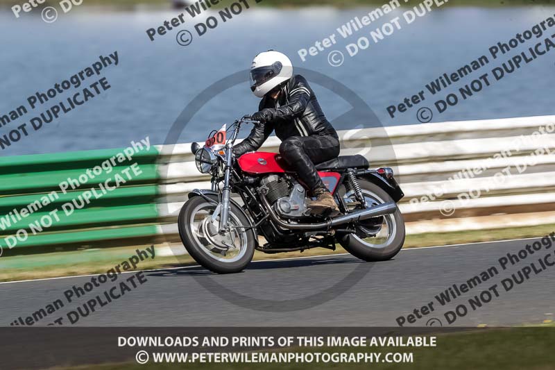 Vintage motorcycle club;eventdigitalimages;mallory park;mallory park trackday photographs;no limits trackdays;peter wileman photography;trackday digital images;trackday photos;vmcc festival 1000 bikes photographs