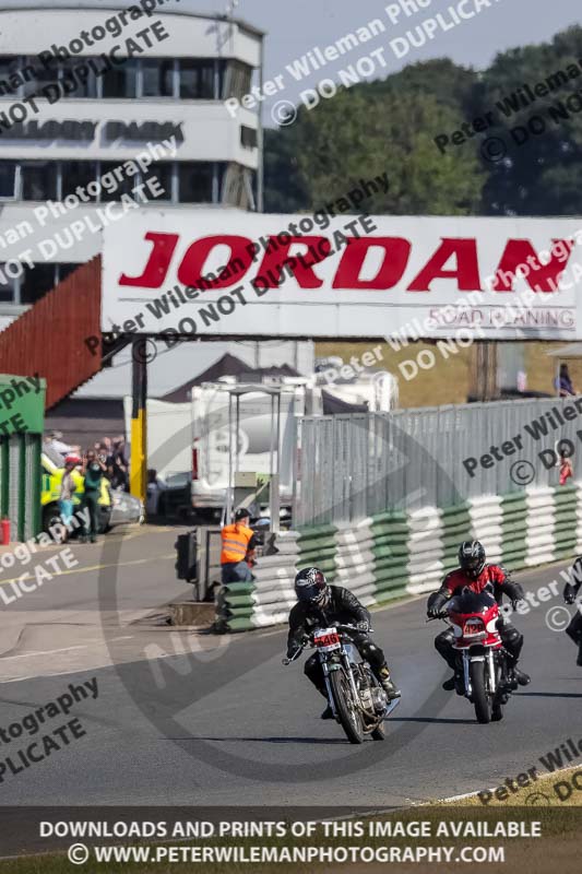 Vintage motorcycle club;eventdigitalimages;mallory park;mallory park trackday photographs;no limits trackdays;peter wileman photography;trackday digital images;trackday photos;vmcc festival 1000 bikes photographs