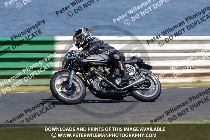 Vintage motorcycle club;eventdigitalimages;mallory park;mallory park trackday photographs;no limits trackdays;peter wileman photography;trackday digital images;trackday photos;vmcc festival 1000 bikes photographs