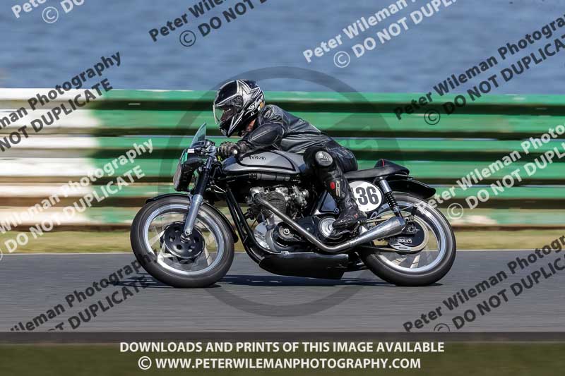 Vintage motorcycle club;eventdigitalimages;mallory park;mallory park trackday photographs;no limits trackdays;peter wileman photography;trackday digital images;trackday photos;vmcc festival 1000 bikes photographs