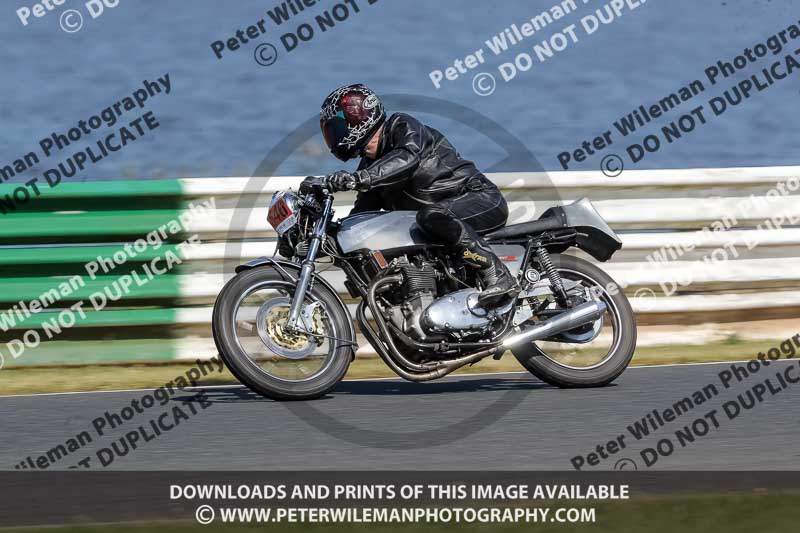 Vintage motorcycle club;eventdigitalimages;mallory park;mallory park trackday photographs;no limits trackdays;peter wileman photography;trackday digital images;trackday photos;vmcc festival 1000 bikes photographs