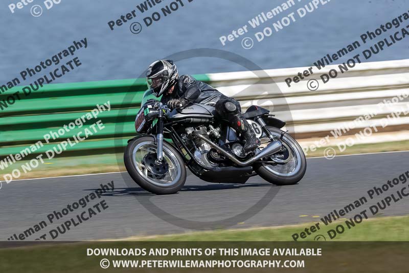 Vintage motorcycle club;eventdigitalimages;mallory park;mallory park trackday photographs;no limits trackdays;peter wileman photography;trackday digital images;trackday photos;vmcc festival 1000 bikes photographs