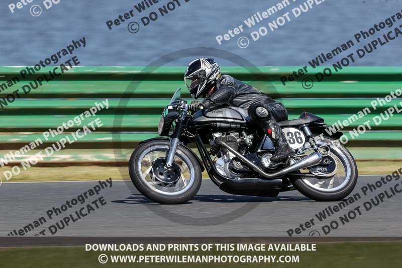 Vintage motorcycle club;eventdigitalimages;mallory park;mallory park trackday photographs;no limits trackdays;peter wileman photography;trackday digital images;trackday photos;vmcc festival 1000 bikes photographs