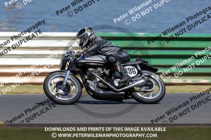 Vintage motorcycle club;eventdigitalimages;mallory park;mallory park trackday photographs;no limits trackdays;peter wileman photography;trackday digital images;trackday photos;vmcc festival 1000 bikes photographs