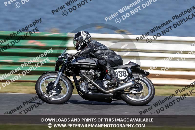 Vintage motorcycle club;eventdigitalimages;mallory park;mallory park trackday photographs;no limits trackdays;peter wileman photography;trackday digital images;trackday photos;vmcc festival 1000 bikes photographs