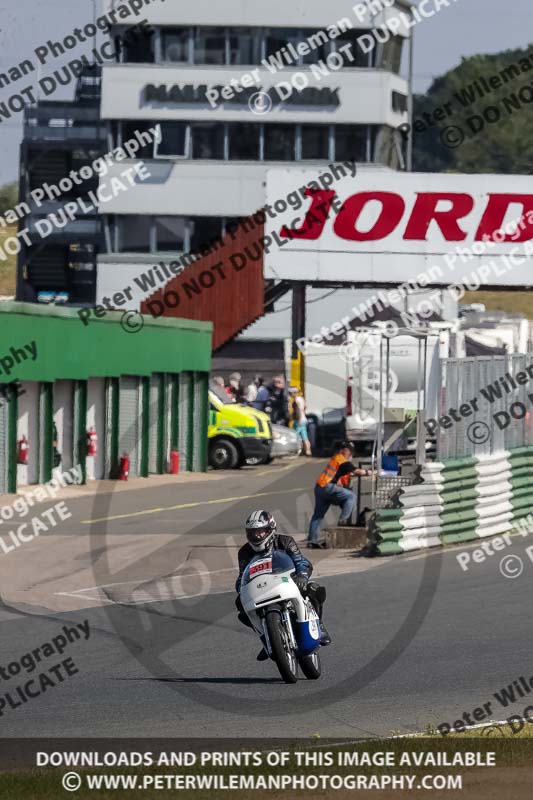 Vintage motorcycle club;eventdigitalimages;mallory park;mallory park trackday photographs;no limits trackdays;peter wileman photography;trackday digital images;trackday photos;vmcc festival 1000 bikes photographs
