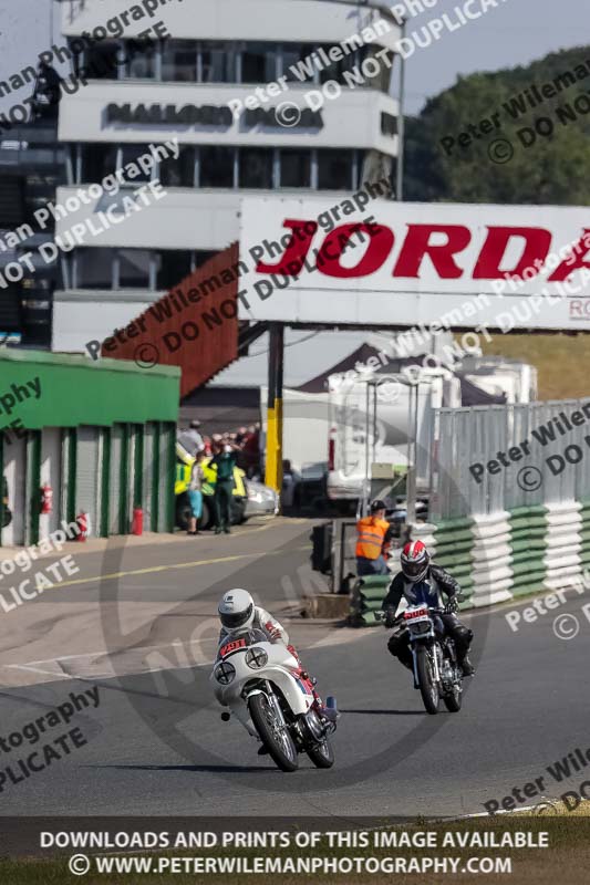 Vintage motorcycle club;eventdigitalimages;mallory park;mallory park trackday photographs;no limits trackdays;peter wileman photography;trackday digital images;trackday photos;vmcc festival 1000 bikes photographs