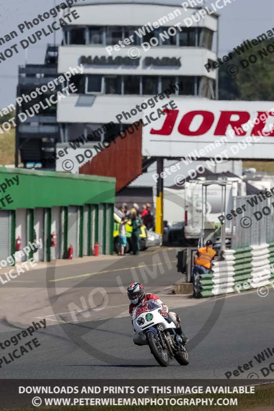Vintage motorcycle club;eventdigitalimages;mallory park;mallory park trackday photographs;no limits trackdays;peter wileman photography;trackday digital images;trackday photos;vmcc festival 1000 bikes photographs