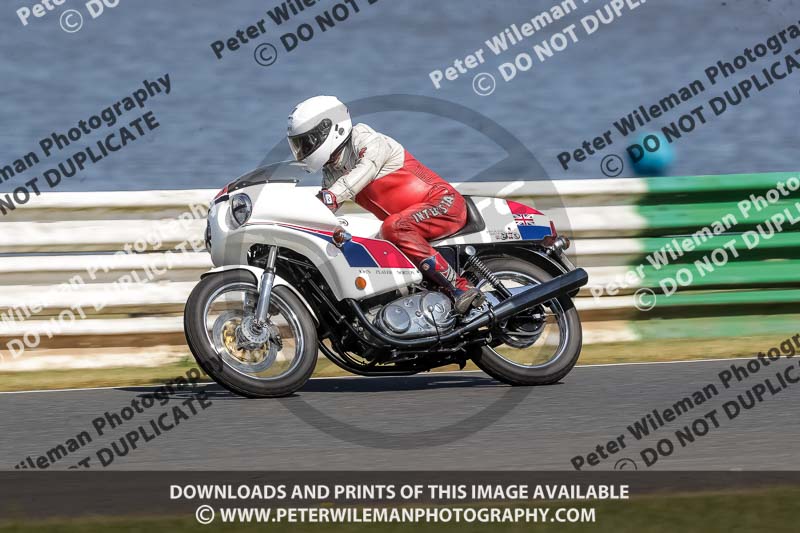 Vintage motorcycle club;eventdigitalimages;mallory park;mallory park trackday photographs;no limits trackdays;peter wileman photography;trackday digital images;trackday photos;vmcc festival 1000 bikes photographs