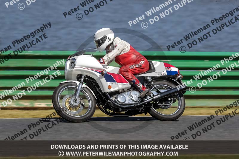 Vintage motorcycle club;eventdigitalimages;mallory park;mallory park trackday photographs;no limits trackdays;peter wileman photography;trackday digital images;trackday photos;vmcc festival 1000 bikes photographs