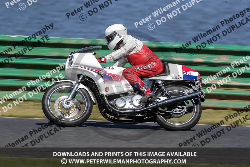 Vintage motorcycle club;eventdigitalimages;mallory park;mallory park trackday photographs;no limits trackdays;peter wileman photography;trackday digital images;trackday photos;vmcc festival 1000 bikes photographs