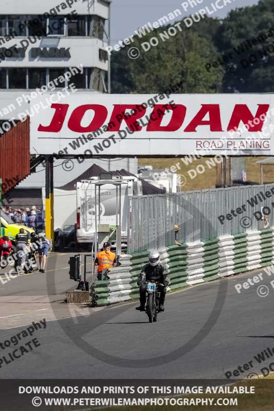 Vintage motorcycle club;eventdigitalimages;mallory park;mallory park trackday photographs;no limits trackdays;peter wileman photography;trackday digital images;trackday photos;vmcc festival 1000 bikes photographs