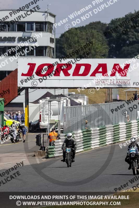 Vintage motorcycle club;eventdigitalimages;mallory park;mallory park trackday photographs;no limits trackdays;peter wileman photography;trackday digital images;trackday photos;vmcc festival 1000 bikes photographs