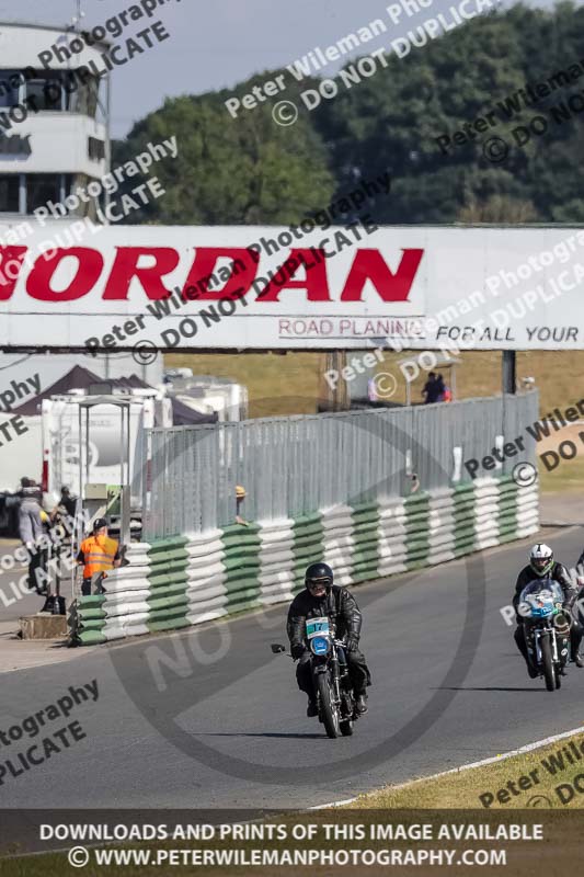 Vintage motorcycle club;eventdigitalimages;mallory park;mallory park trackday photographs;no limits trackdays;peter wileman photography;trackday digital images;trackday photos;vmcc festival 1000 bikes photographs