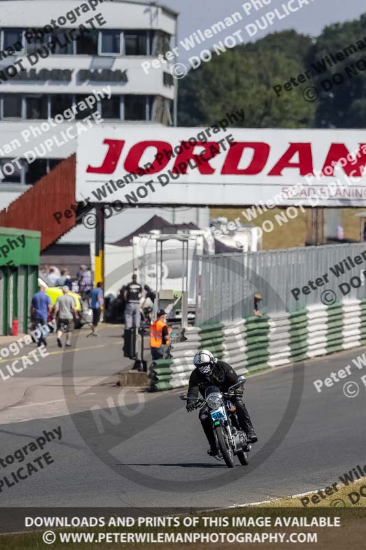 Vintage motorcycle club;eventdigitalimages;mallory park;mallory park trackday photographs;no limits trackdays;peter wileman photography;trackday digital images;trackday photos;vmcc festival 1000 bikes photographs