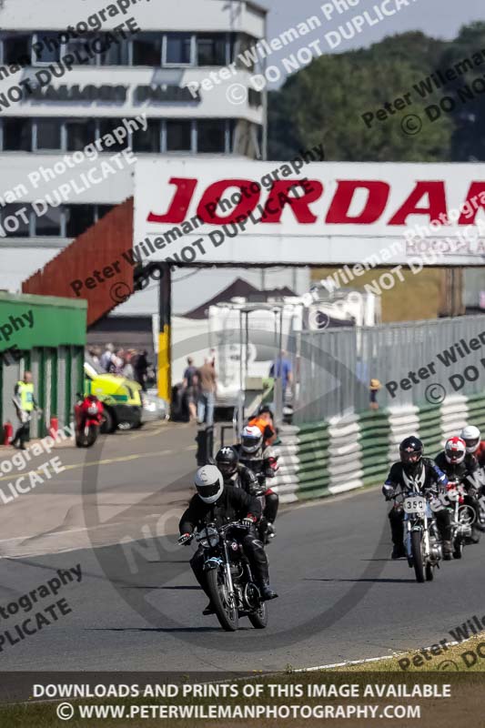 Vintage motorcycle club;eventdigitalimages;mallory park;mallory park trackday photographs;no limits trackdays;peter wileman photography;trackday digital images;trackday photos;vmcc festival 1000 bikes photographs